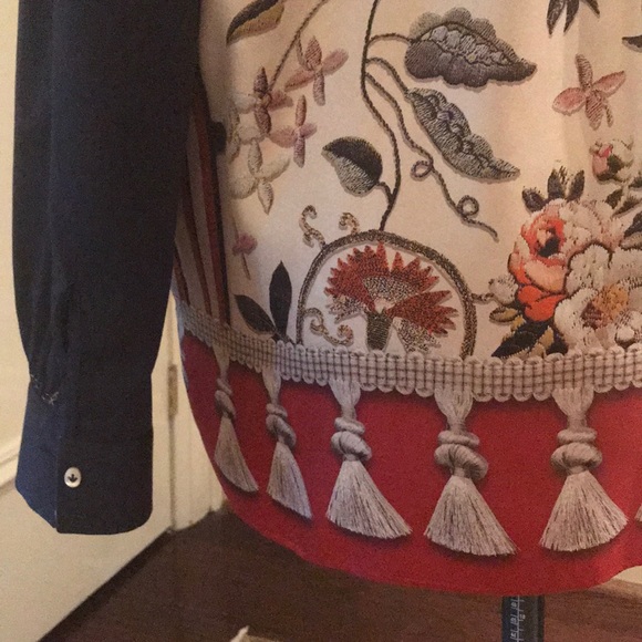 Blouse with zipper closure in back w/ floral silk - Picture 2 of 8